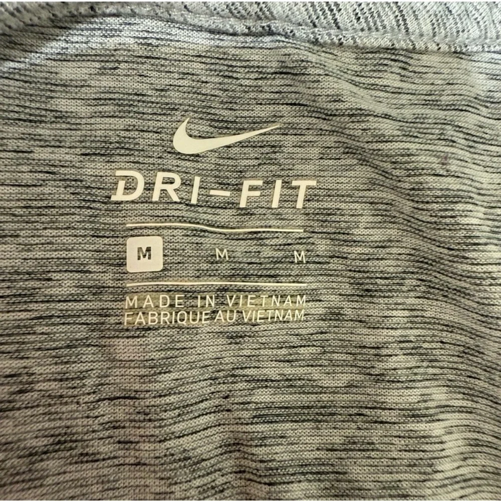 Nike Women’s Dri Fit Legend Scoop‎ neck training top size M